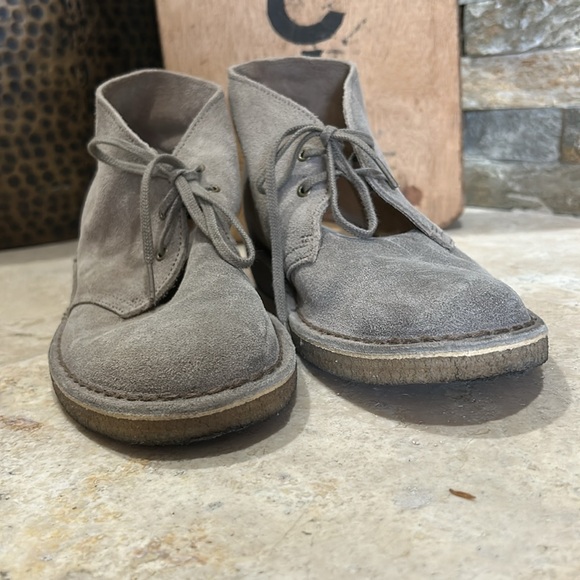 CLARKS ORIGINAL Taupe Distressed Desert Boots 8.5 main image 4